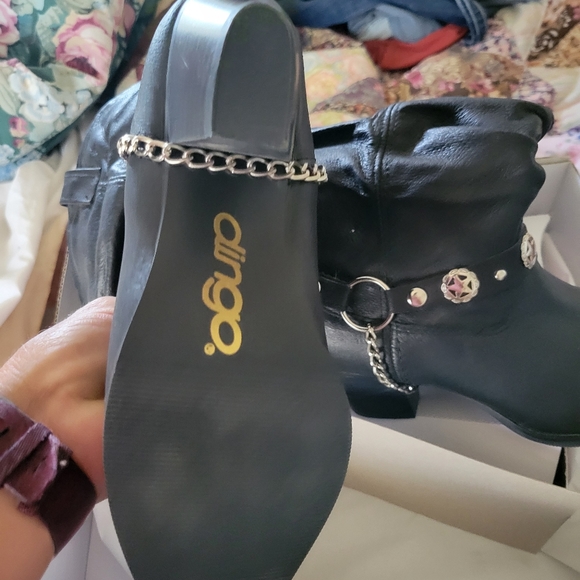 Ladies Western Boots - Picture 2 of 4